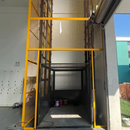 临沂导轨式升降机助力物流园破解运输难题