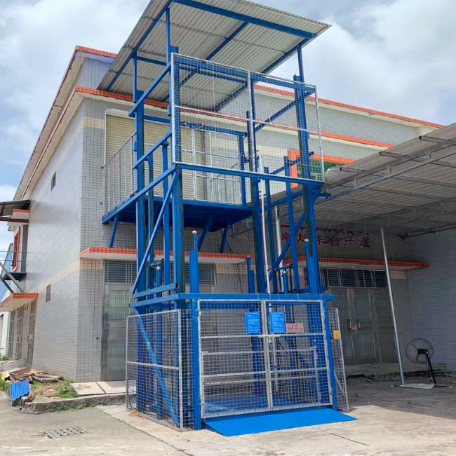 临沂建材厂室外升降货梯安装